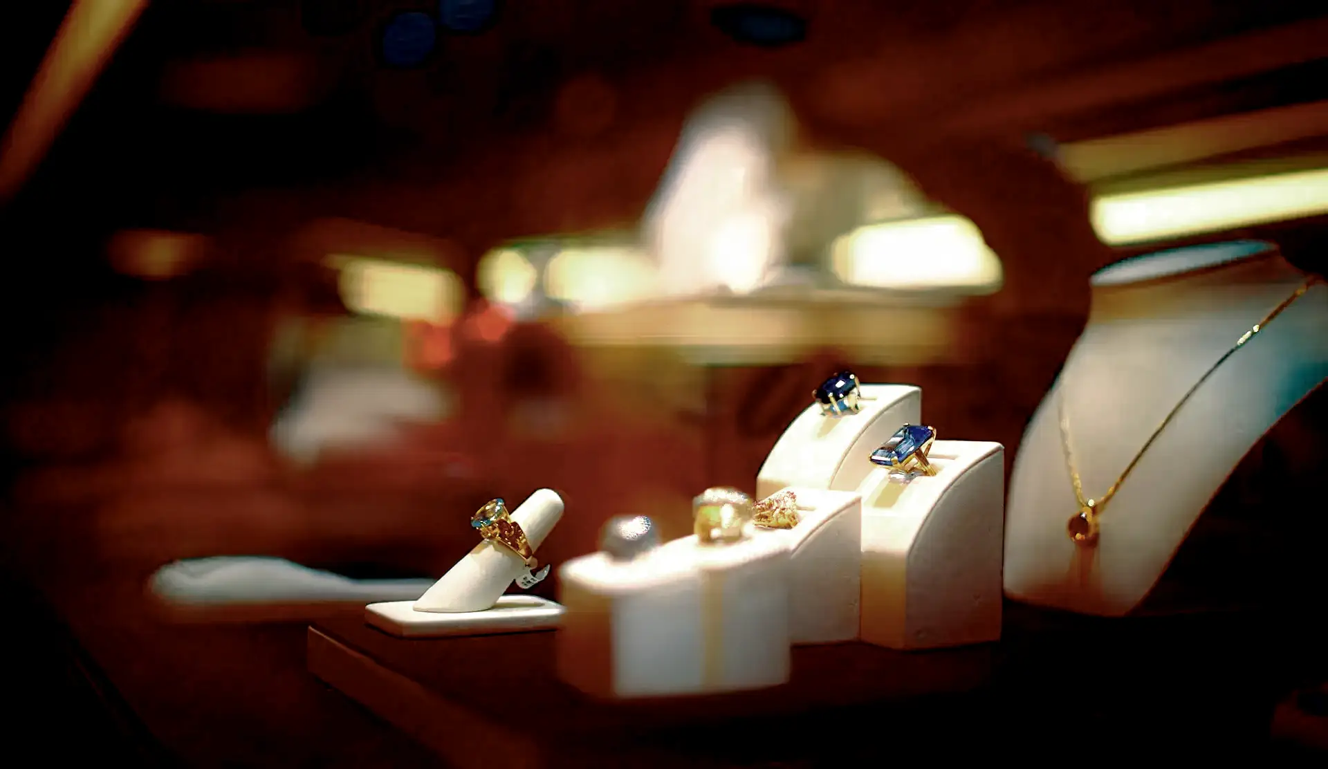 Handgefertigter Goldschmuck, alle Neuigkeiten über das Thema Goldschmieden